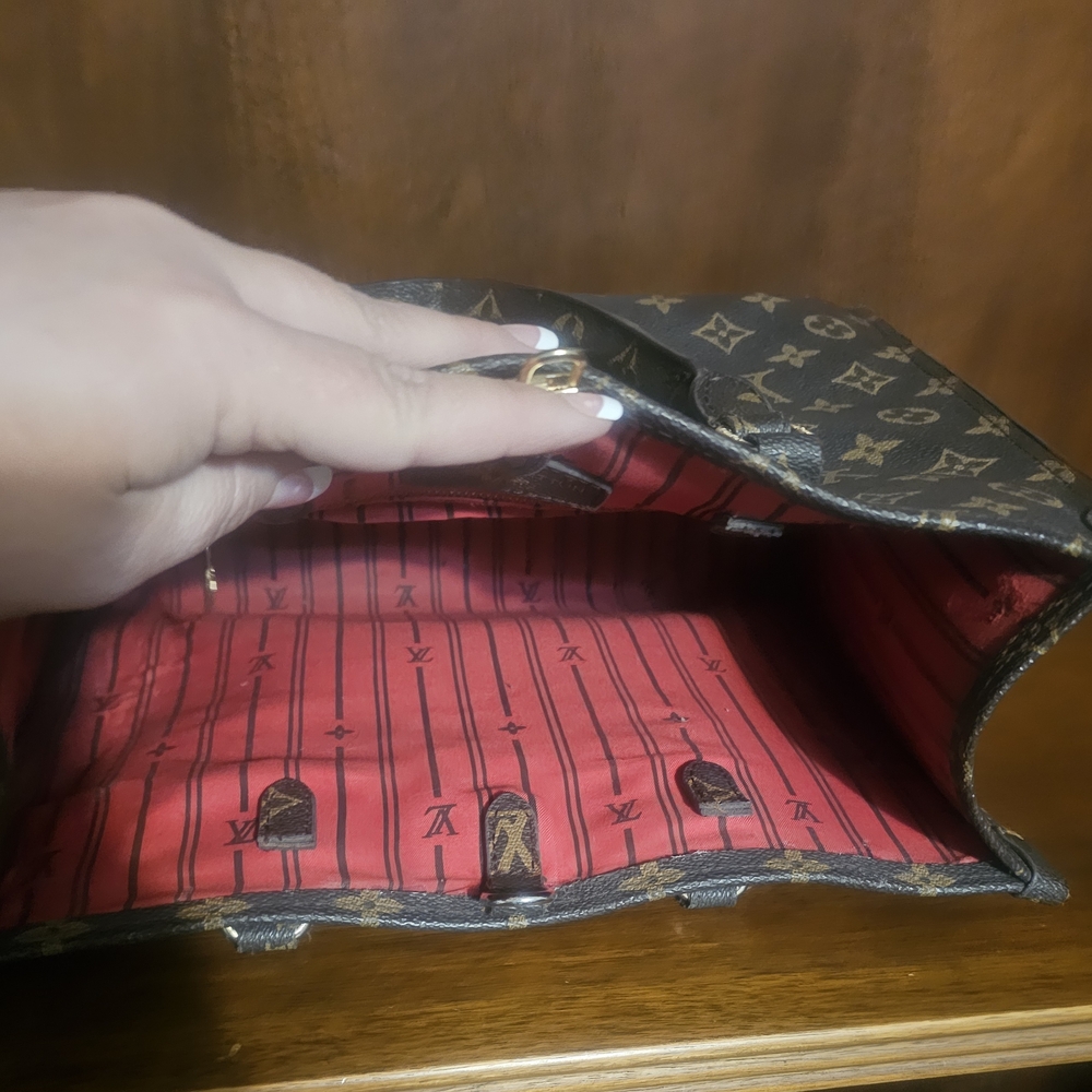Louis Vuitton Monogram Tote in Dark Brown and Tan - Picture 4 of 8
